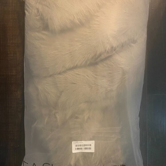 Fashion Nova Women’s Faux Fur Cropped Coat – Size Large New - Picture 10 of 12